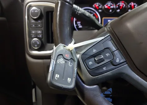 2020 Chevrolet Silverado 1500 4Wd Short Bed Rst from USA, damaged, VIN 3GCUYEET8LG156183